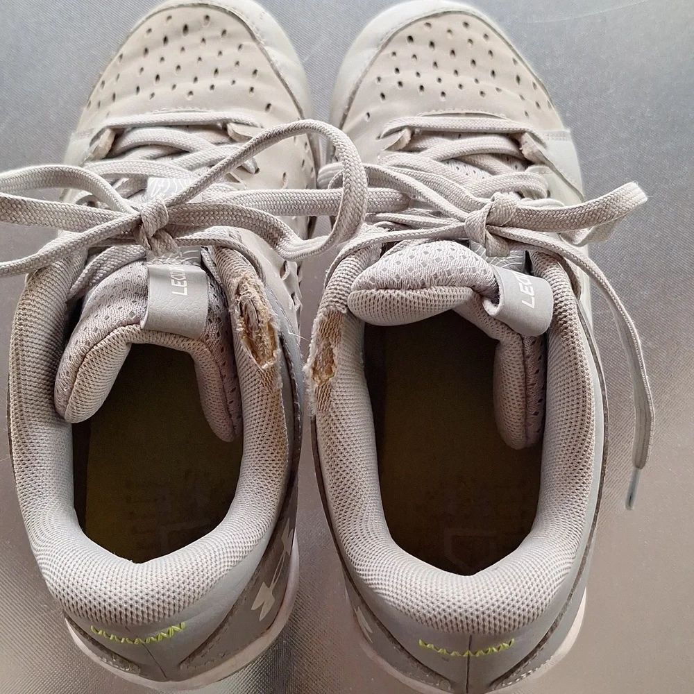 Under Armour Light Gray Sports Cleats